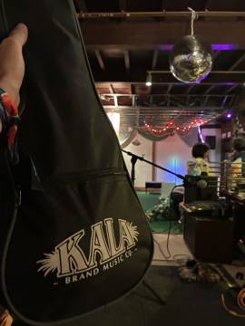 The Kala bag under the disco ball, Komoro