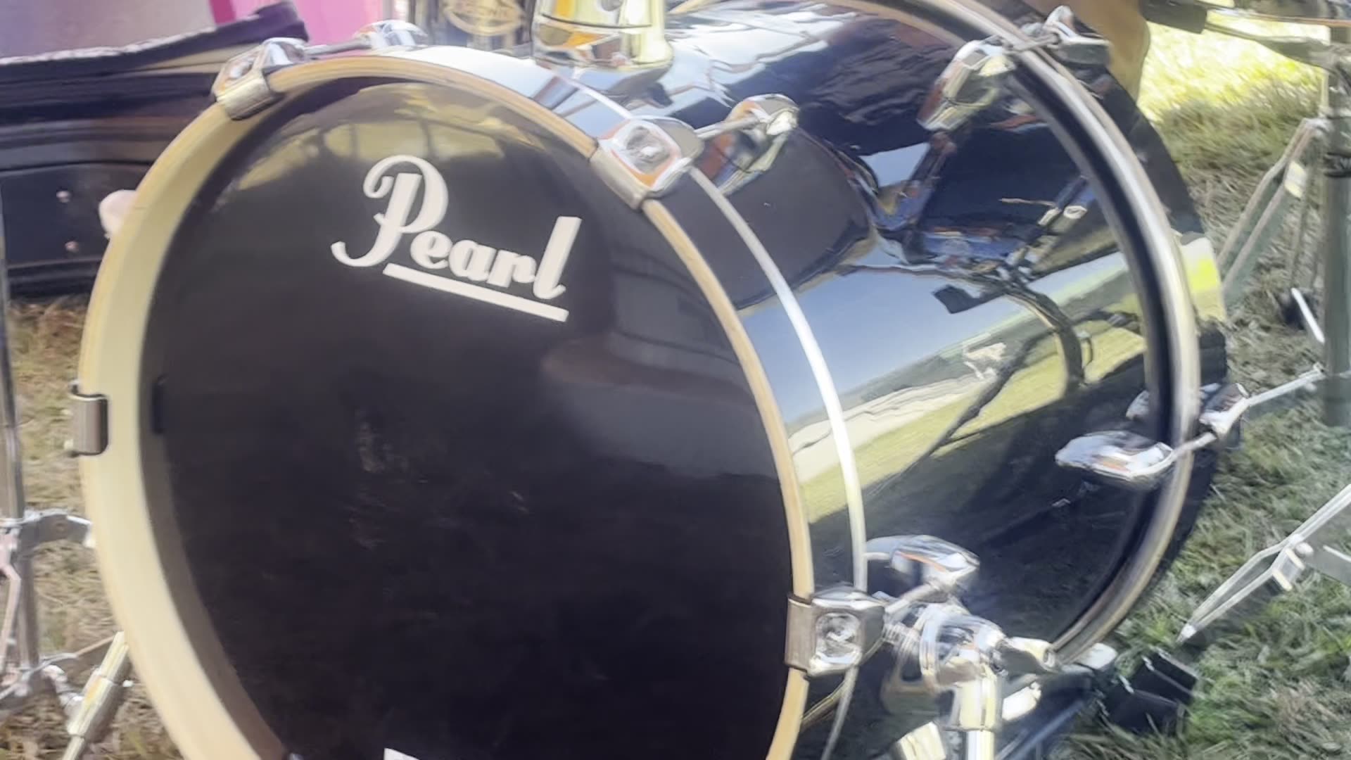 The Pearl kit on the grass — official sound stage